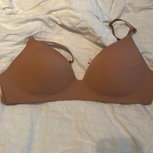 Victoria’s Secret, no underwire T-shirt bra 32 DD